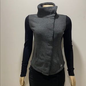 Alo sweater size xsmall black & Gray